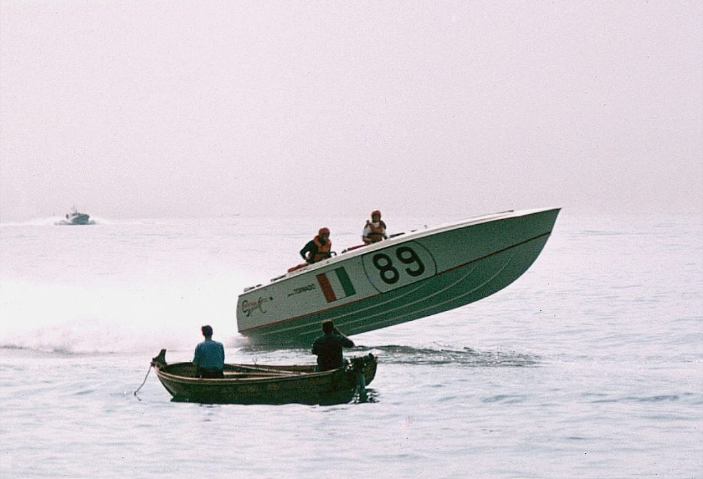 In offshore powerboat races the boats were out of the water more than they were in or on it. The driver and riding mechanic/navigator (a crew job that predated that of the throttleman) stood, leaning against a bolster with their knees bent, for nearly the entire race, making it a grueling challenge to see if they could take as much punishment as the boat.