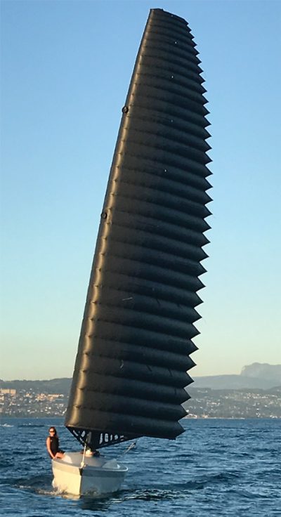 Boat with inflated wing sail
