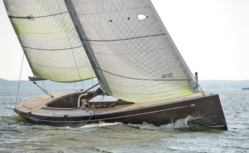 eco composite Flax 27 under sail